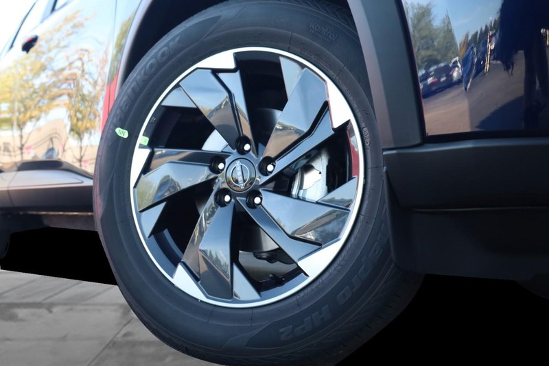 Nissan Rogue Vehicle Full-screen Gallery Image 3