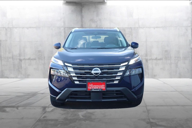 Nissan Rogue Vehicle Full-screen Gallery Image 4