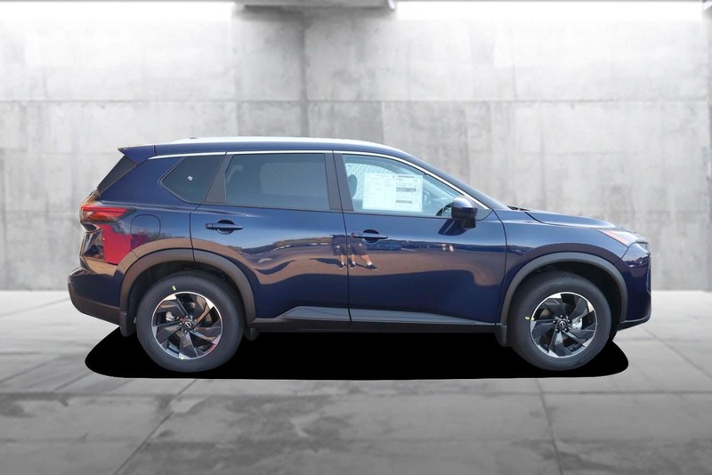 Nissan Rogue Vehicle Full-screen Gallery Image 5