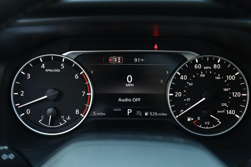 Nissan Rogue Vehicle Full-screen Gallery Image 12