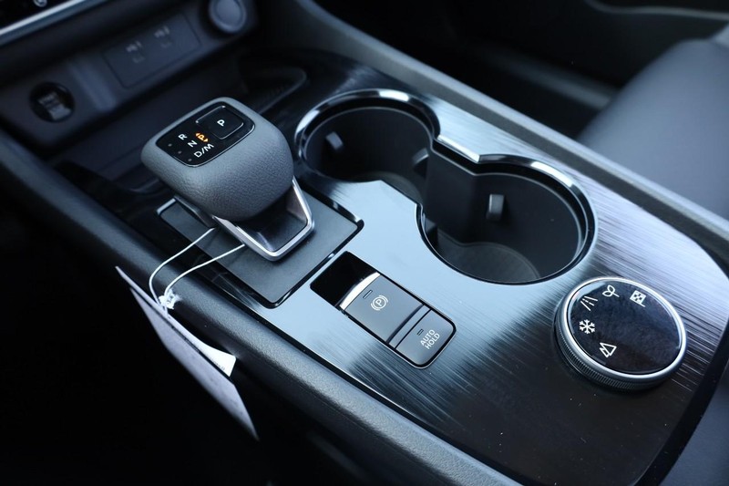 Nissan Rogue Vehicle Full-screen Gallery Image 17