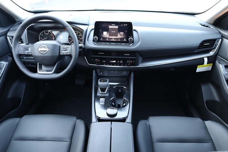 Nissan Rogue Vehicle Full-screen Gallery Image 24