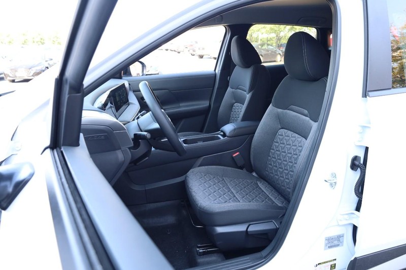 Nissan Kicks Vehicle Full-screen Gallery Image 8