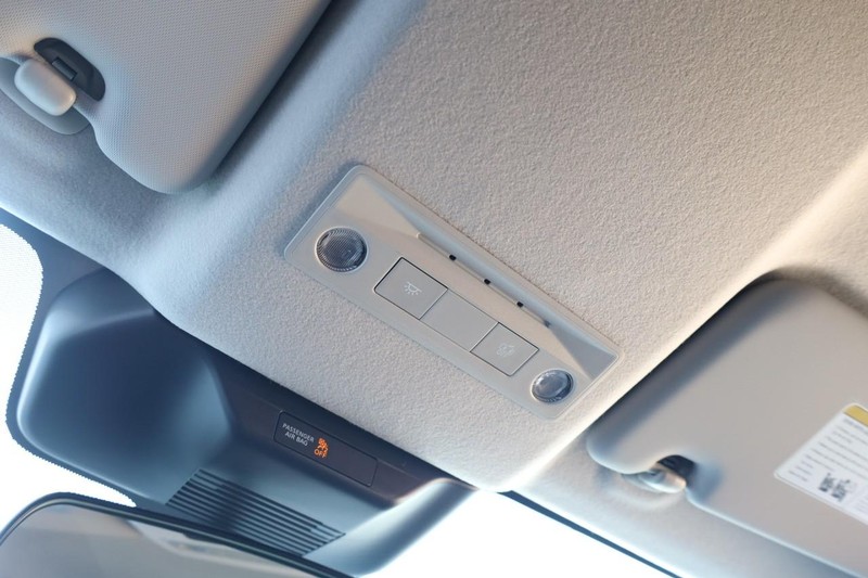 Nissan Kicks Vehicle Full-screen Gallery Image 17