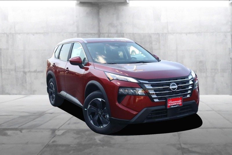 Nissan Rogue Vehicle Full-screen Gallery Image 2