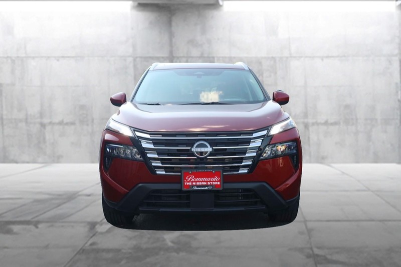 Nissan Rogue Vehicle Full-screen Gallery Image 4