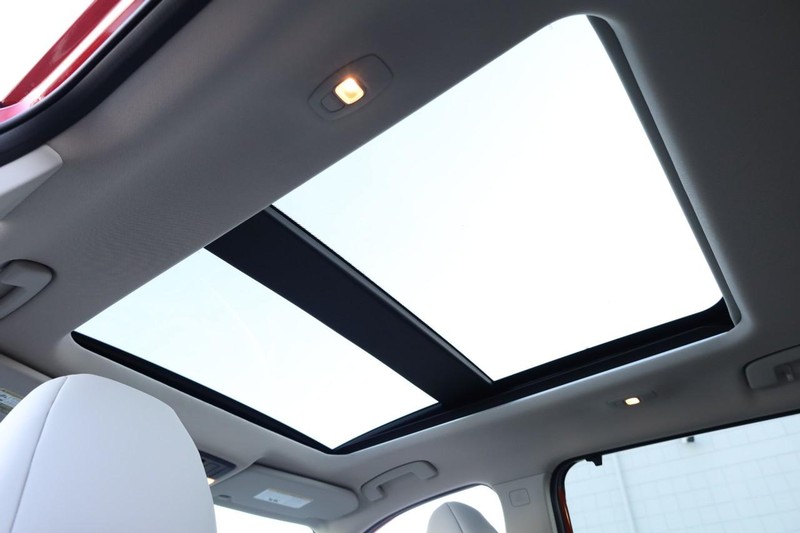 Nissan Rogue Vehicle Full-screen Gallery Image 9