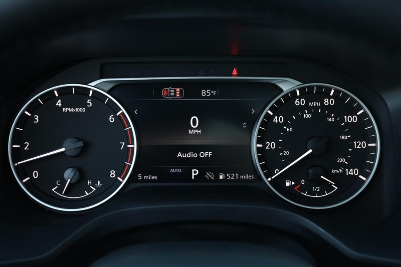 Nissan Rogue Vehicle Full-screen Gallery Image 12