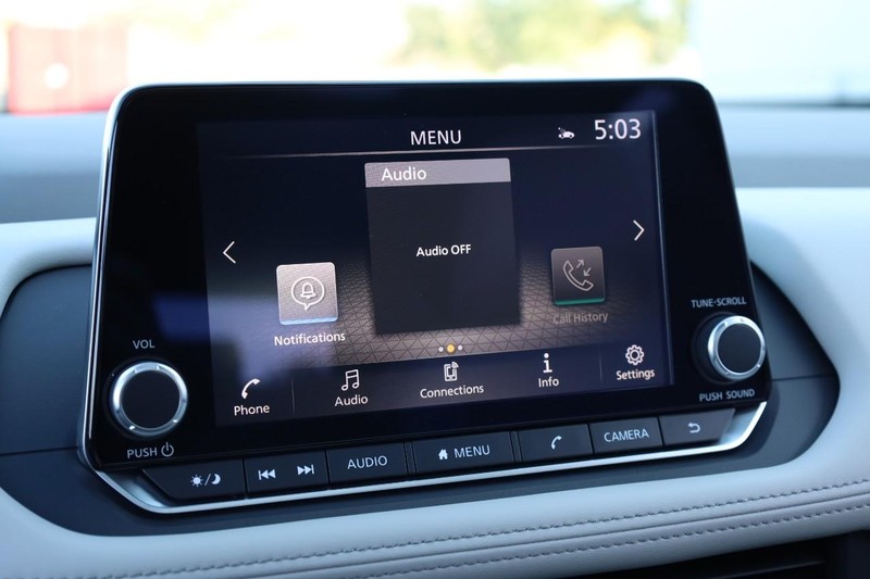 Nissan Rogue Vehicle Full-screen Gallery Image 13