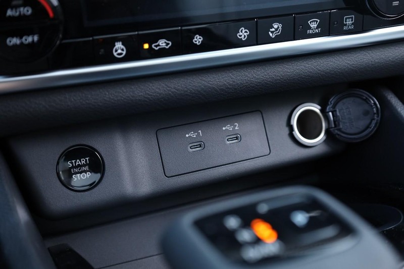 Nissan Rogue Vehicle Full-screen Gallery Image 16