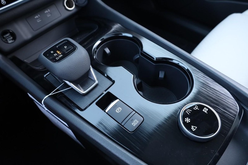 Nissan Rogue Vehicle Full-screen Gallery Image 17