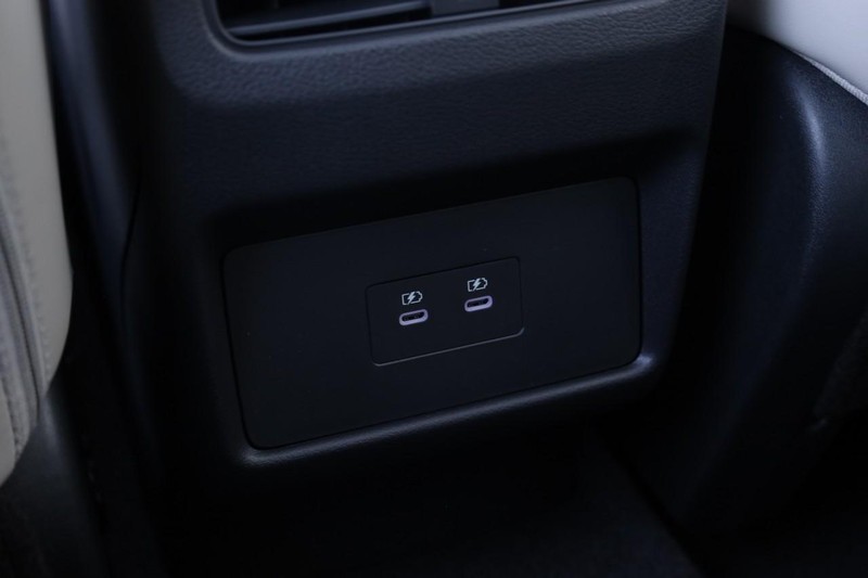 Nissan Rogue Vehicle Full-screen Gallery Image 22