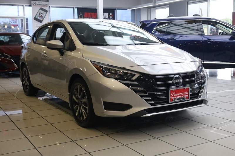 Nissan Versa Vehicle Image 02