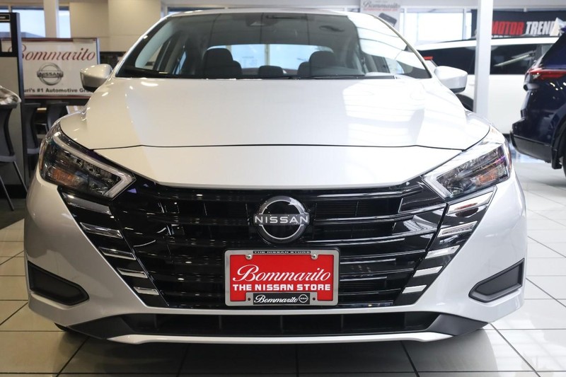 Nissan Versa Vehicle Image 04