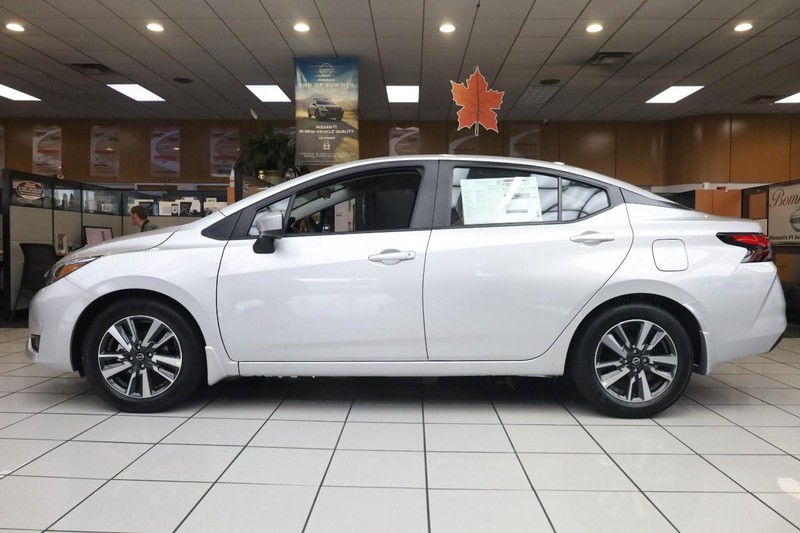 Nissan Versa Vehicle Image 05