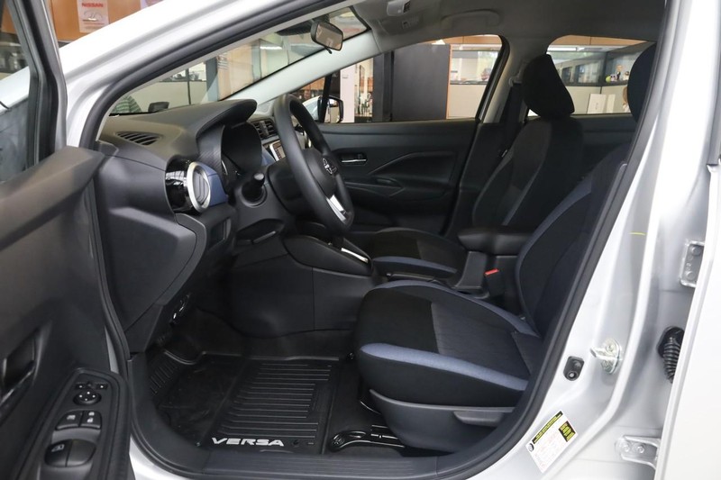 Nissan Versa Vehicle Image 08