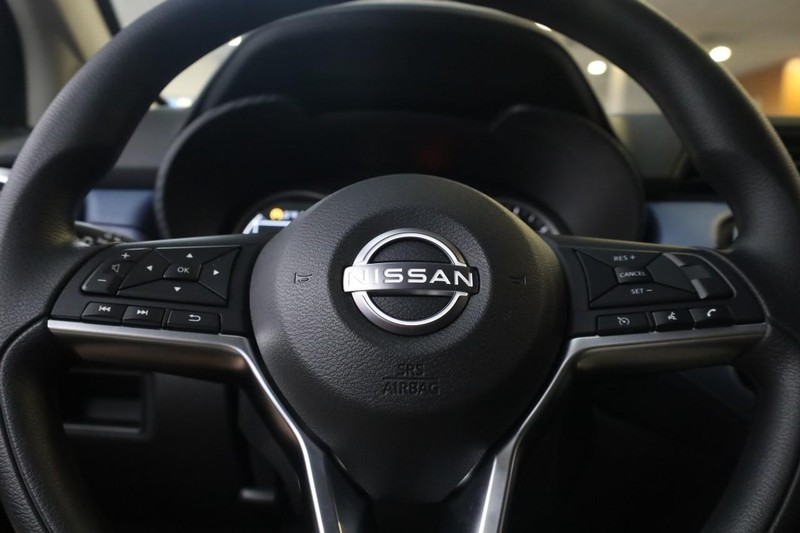 Nissan Versa Vehicle Image 09