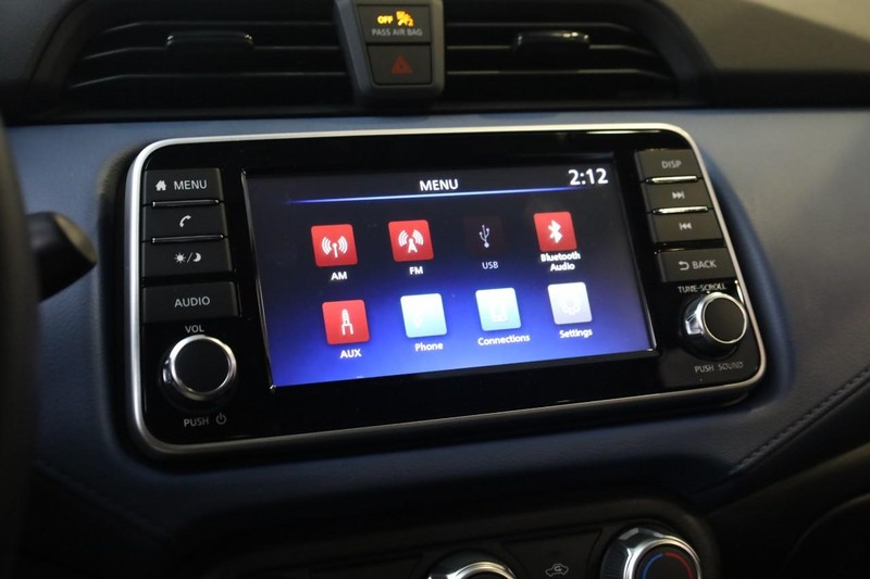 Nissan Versa Vehicle Image 11