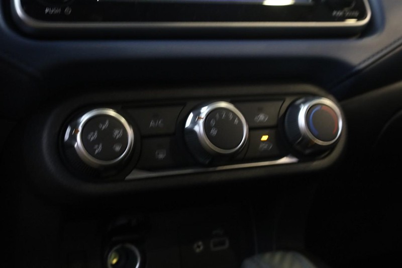 Nissan Versa Vehicle Image 12