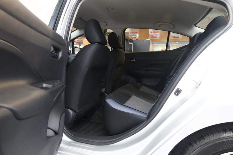 Nissan Versa Vehicle Image 18