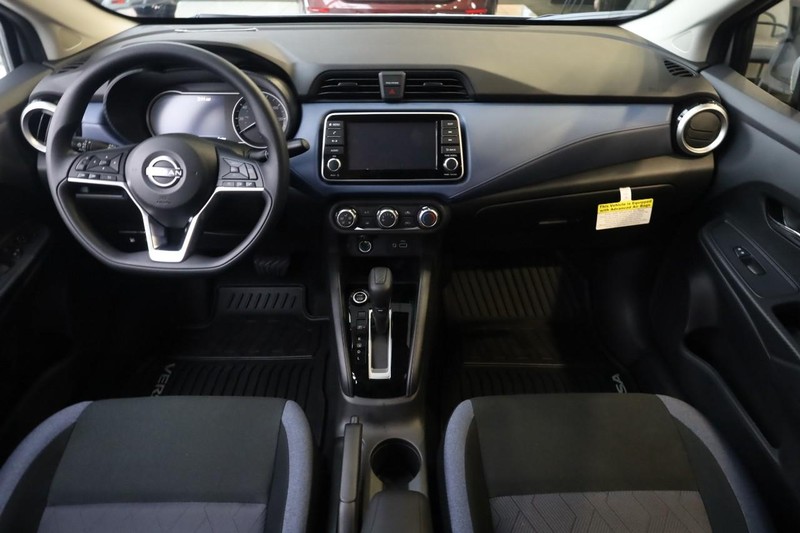 Nissan Versa Vehicle Image 20