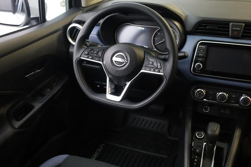 Nissan Versa Vehicle Image 21
