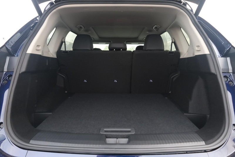 Nissan Rogue Vehicle Full-screen Gallery Image 7