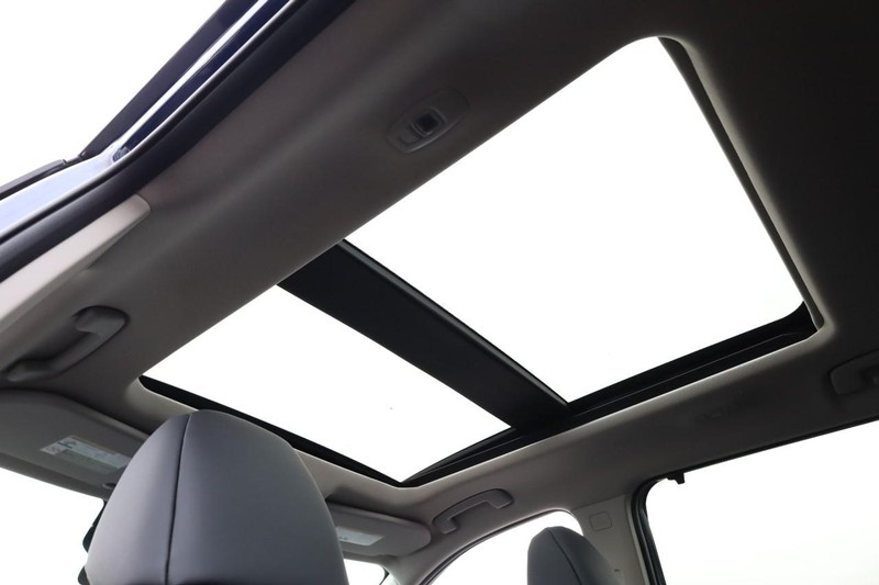 Nissan Rogue Vehicle Full-screen Gallery Image 9