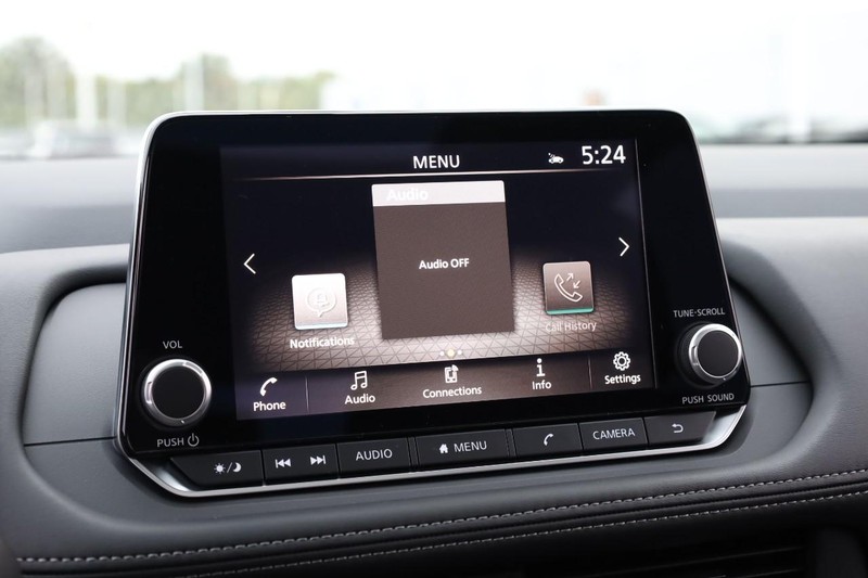 Nissan Rogue Vehicle Full-screen Gallery Image 13