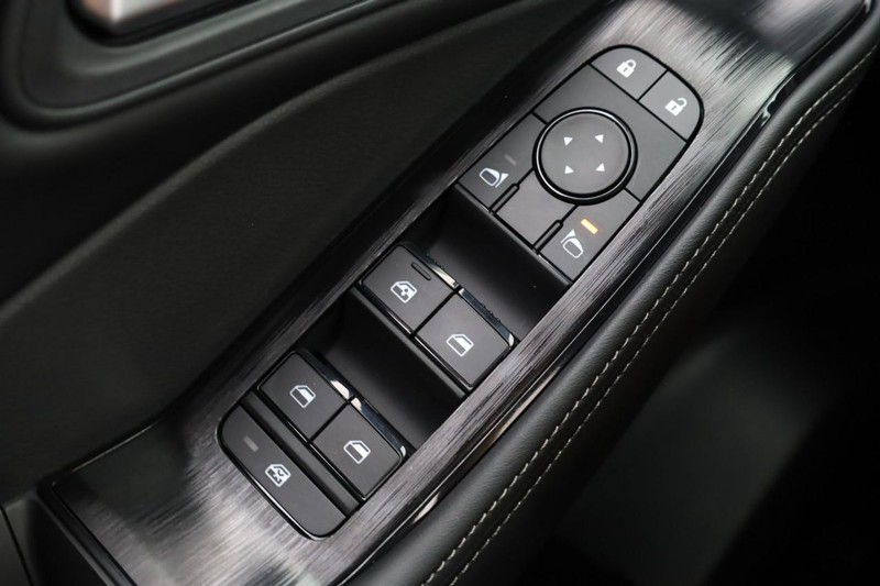 Nissan Rogue Vehicle Full-screen Gallery Image 19