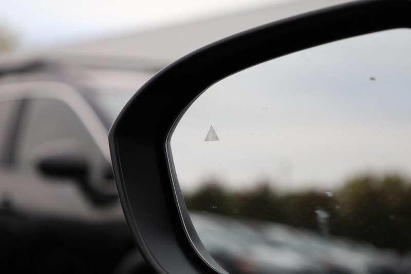 Nissan Rogue Vehicle Full-screen Gallery Image 21