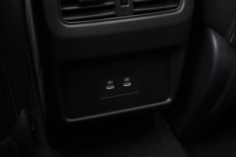 Nissan Rogue Vehicle Full-screen Gallery Image 23