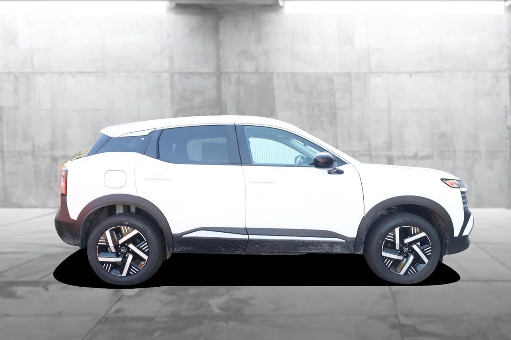 Nissan Kicks Vehicle Image 05