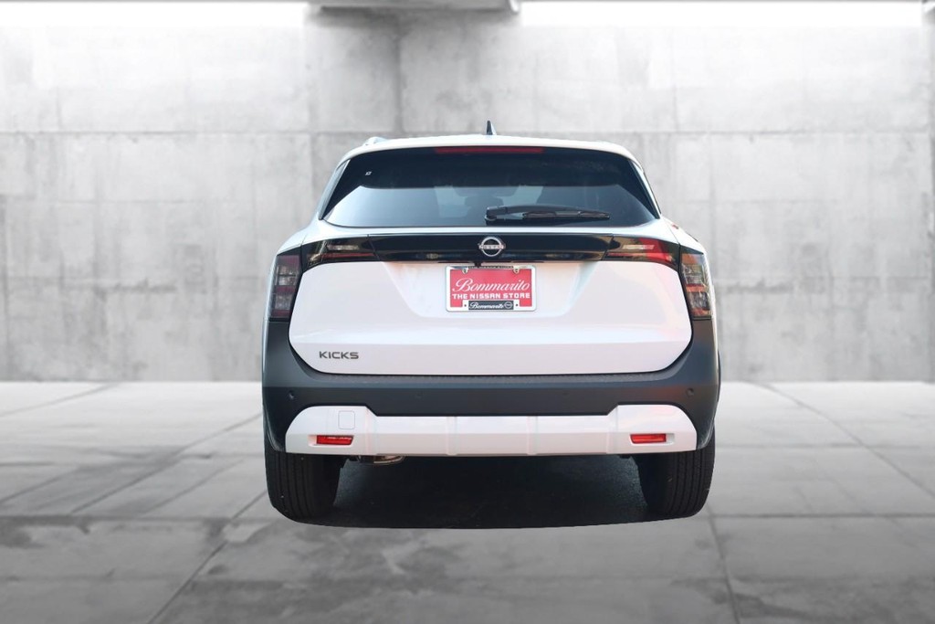 Nissan Kicks Vehicle Image 06