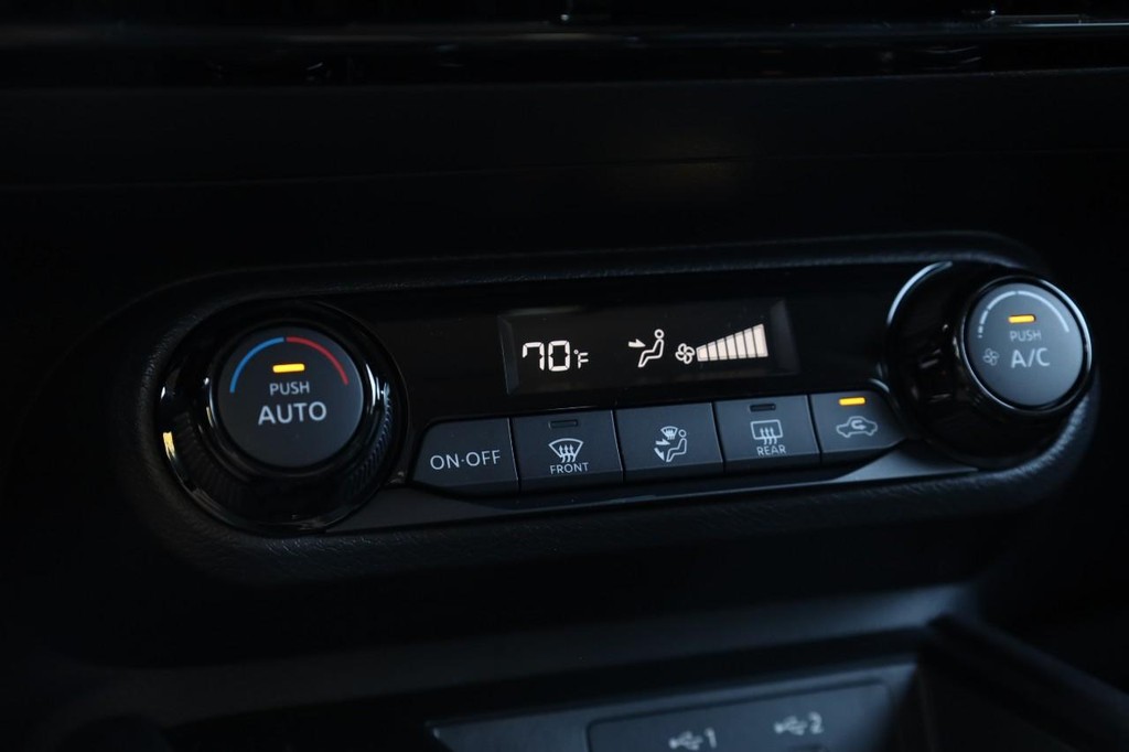 Nissan Kicks Vehicle Image 14