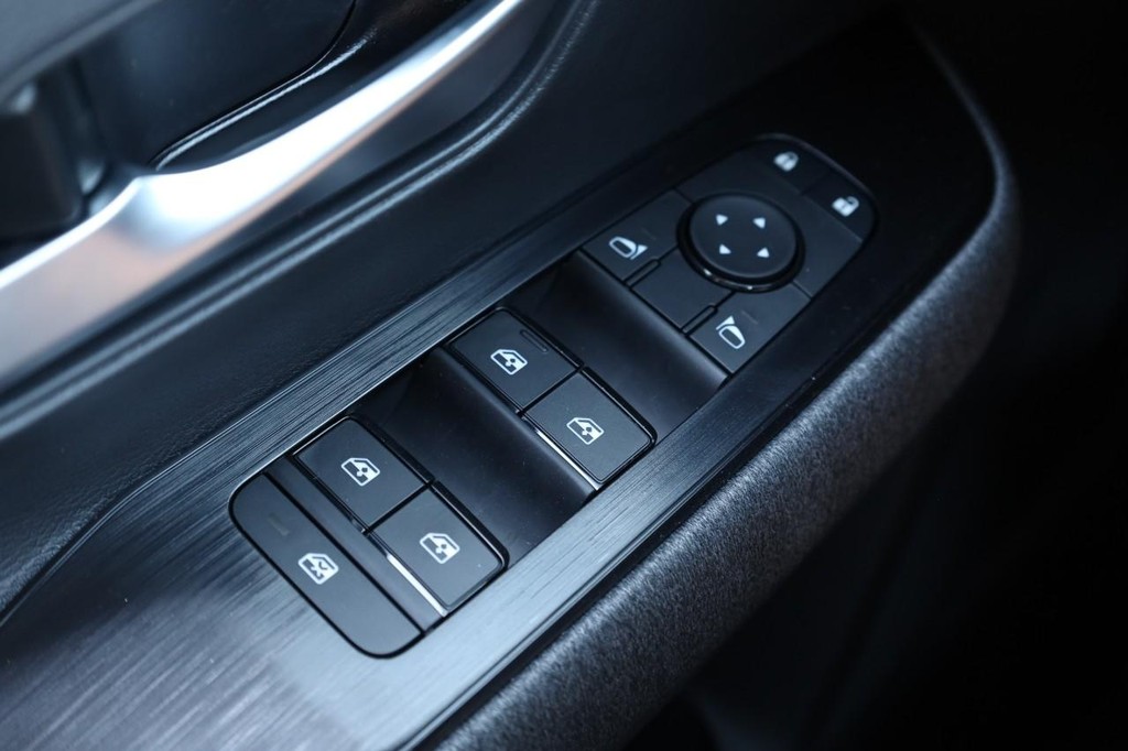 Nissan Kicks Vehicle Image 18