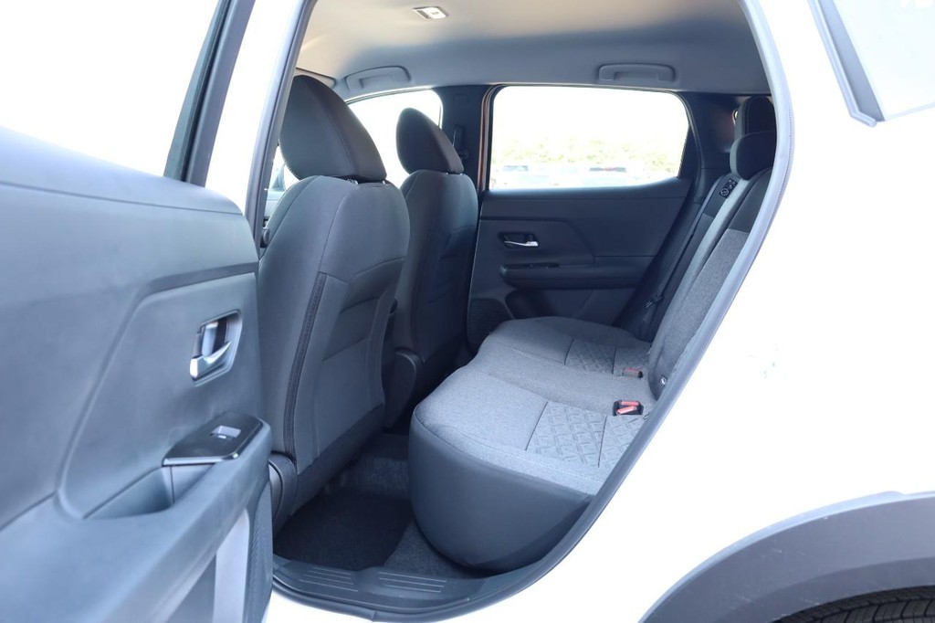 Nissan Kicks Vehicle Image 21