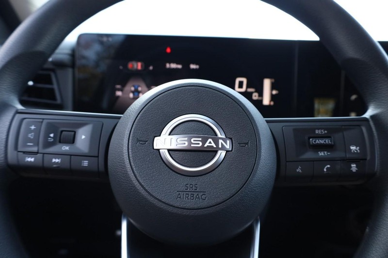 Nissan Kicks Vehicle Full-screen Gallery Image 9