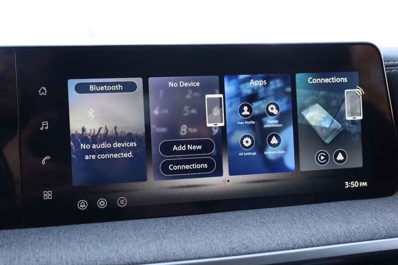 Nissan Kicks Vehicle Full-screen Gallery Image 11