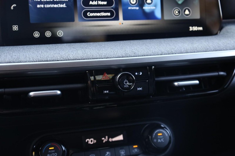 Nissan Kicks Vehicle Full-screen Gallery Image 13