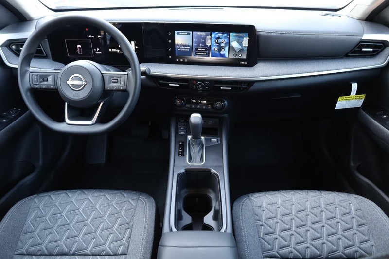 Nissan Kicks Vehicle Full-screen Gallery Image 22