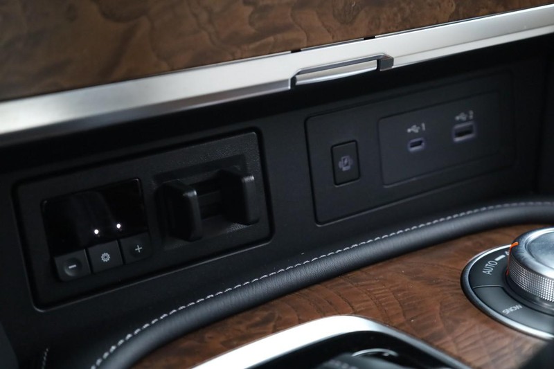 Nissan Armada Vehicle Image 18