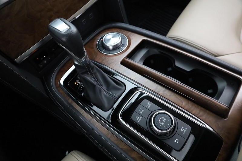 Nissan Armada Vehicle Image 19