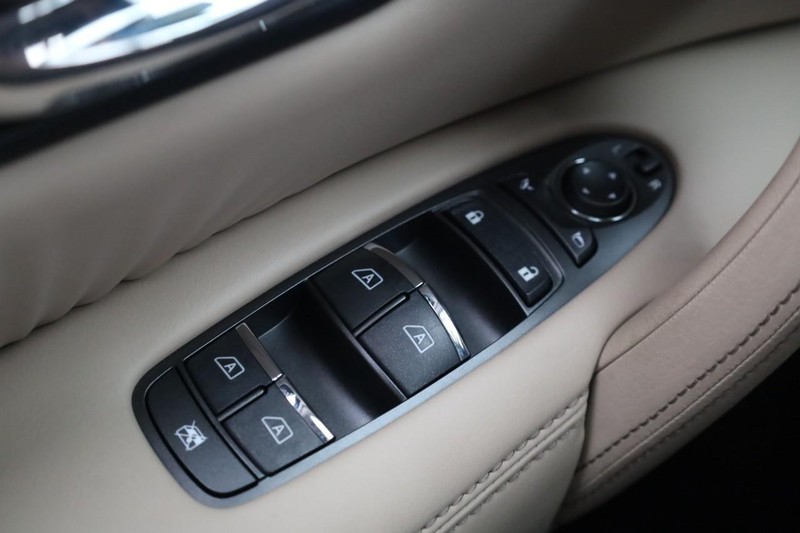 Nissan Armada Vehicle Image 21