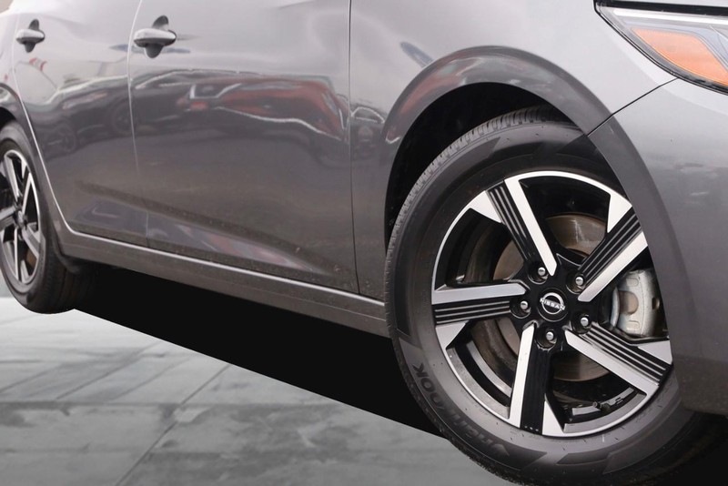 Nissan Sentra Vehicle Image 03