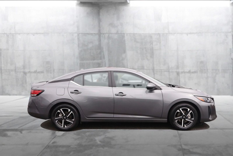 Nissan Sentra Vehicle Image 05