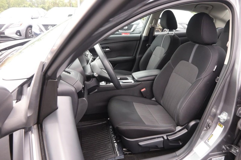 Nissan Sentra Vehicle Image 08