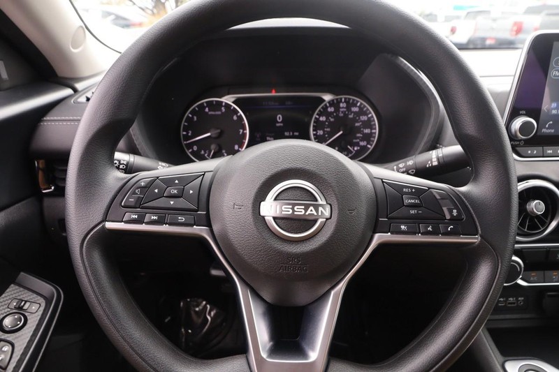 Nissan Sentra Vehicle Image 10