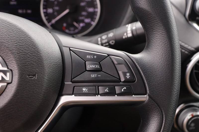 Nissan Sentra Vehicle Image 12