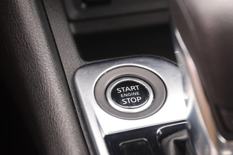 Nissan Sentra Vehicle Image 14